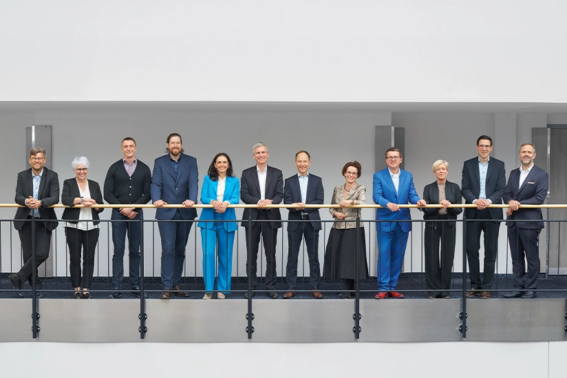 Aufsichtsrat (Foto)Aufsichtsrat von links nach rechts: Peter Kameritsch, Brigitte Koblizek, Falk Bindheim, Jeffrey Marx, Isabel De Paoli, Andreas Pecher, Stefan Müller, Prof. Dr. Angelika Bullinger-Hoffmann, Rene Denner, Heike Madan, Torsten Reitze, Dr. Christian Münster.